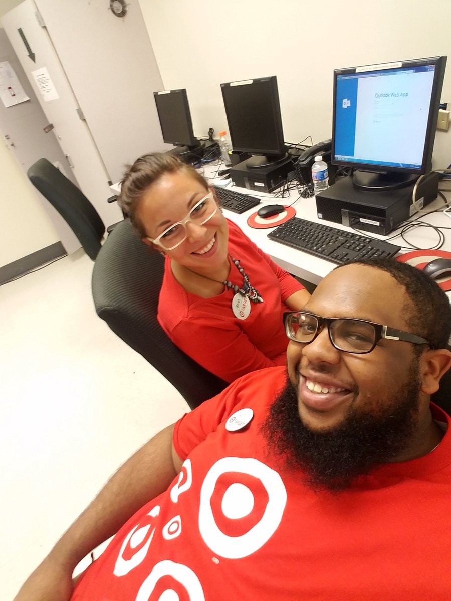ThaRealistWords's tweet photo. My Boss is better than yours @SCvach @Target #MyGE #Target #T1042 #GetYourRedCARDS #GSTLLIFE https://t.co/pbD75oAWY4