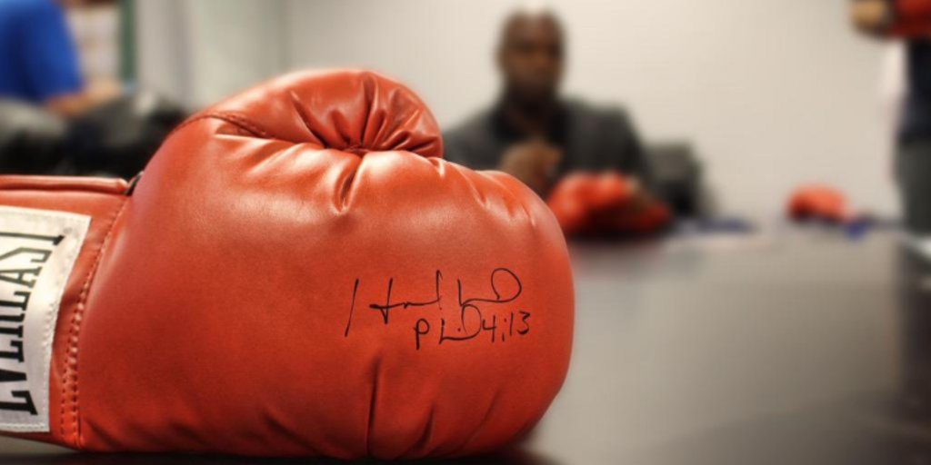 Showing love to my fans by giving away signed gloves. 
Follow &amp; Retweet Pinned Tweet for a chance to win. 
#realdeal