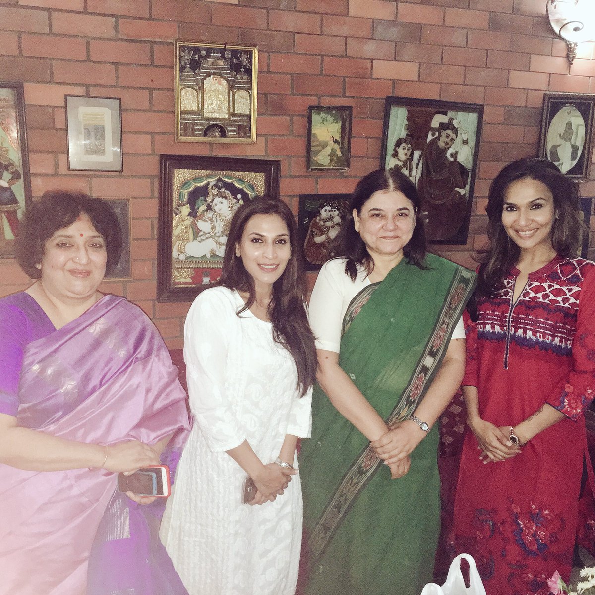 soundarya rajinikanth twitter