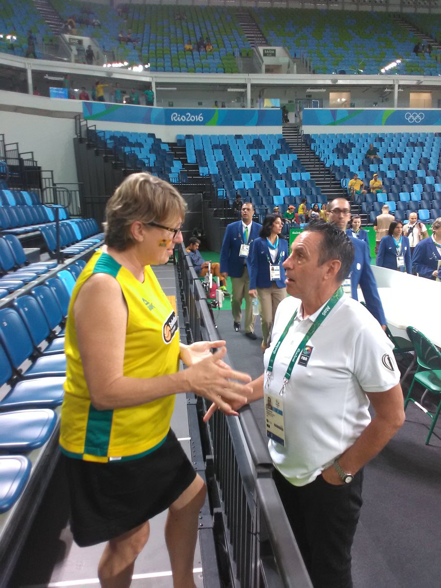 terryob1's tweet image. Game time #go opals (and the refs)