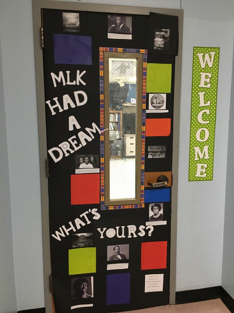 CounselorCarey's tweet photo. Lange is ready for Day 1! #lmsteach #lmsbest #cpsbeat #scchat #sccrowd https://t.co/0hoxRjspIC
