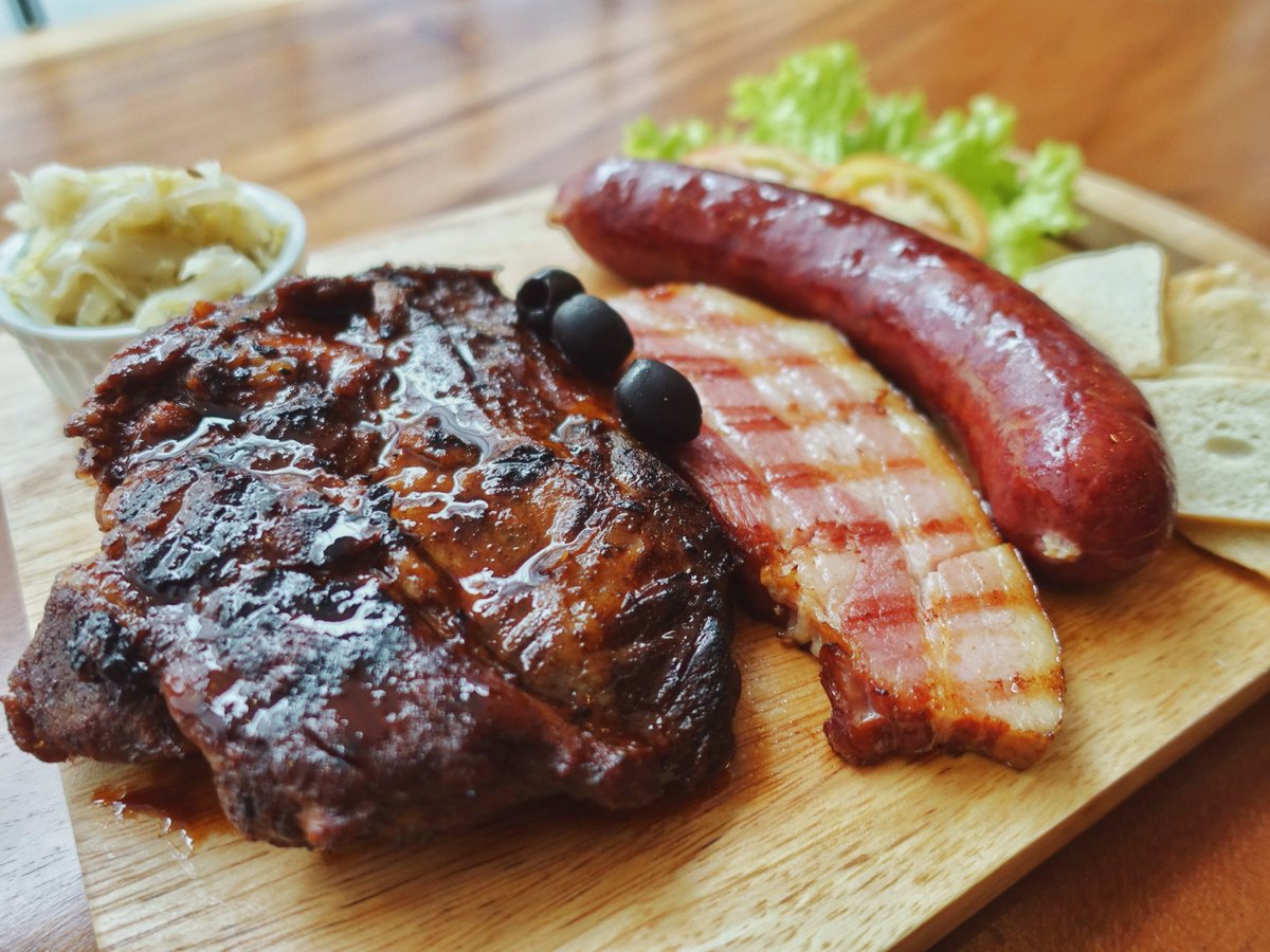 pocodeli's tweet photo. Have you tried our Carnivore? It's got ribs, bacon steak, and an artisanal sausage on it! #meatgalore #pocodeli https://t.co/bO4oTt9X6G