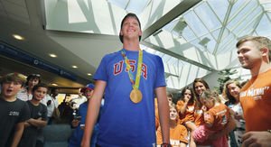 Olympic gold winner Townley Haas returns to Richmond, mobbed by family &amp; friends <a href="/Flack4RIC/">Richmond Airport RIC</a>  ow.ly/AsHp303hDHG