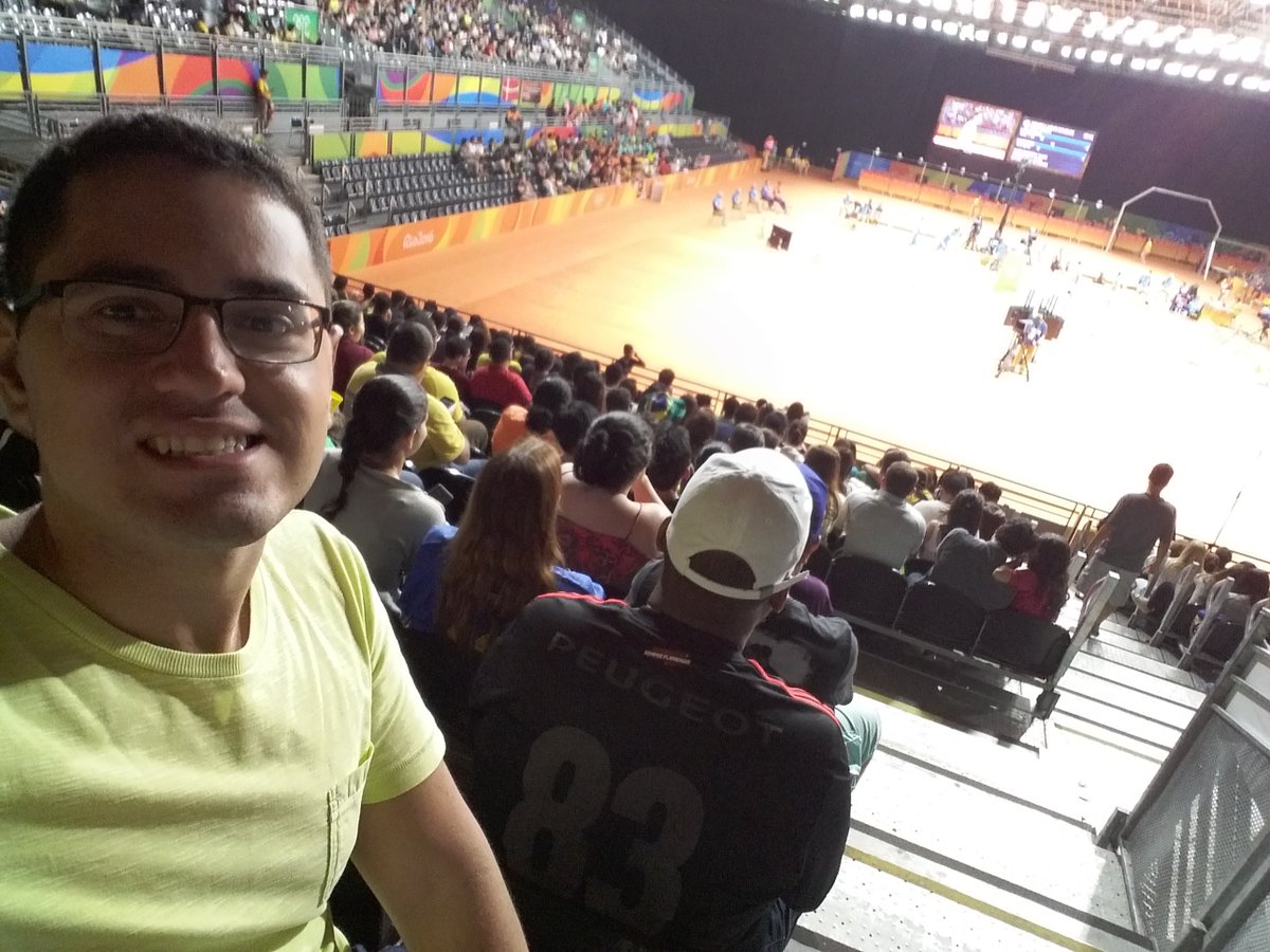 Brunomalta11's tweet photo. Conhecendo o badminton! #Flyradio2016 https://t.co/NeatLZvSla