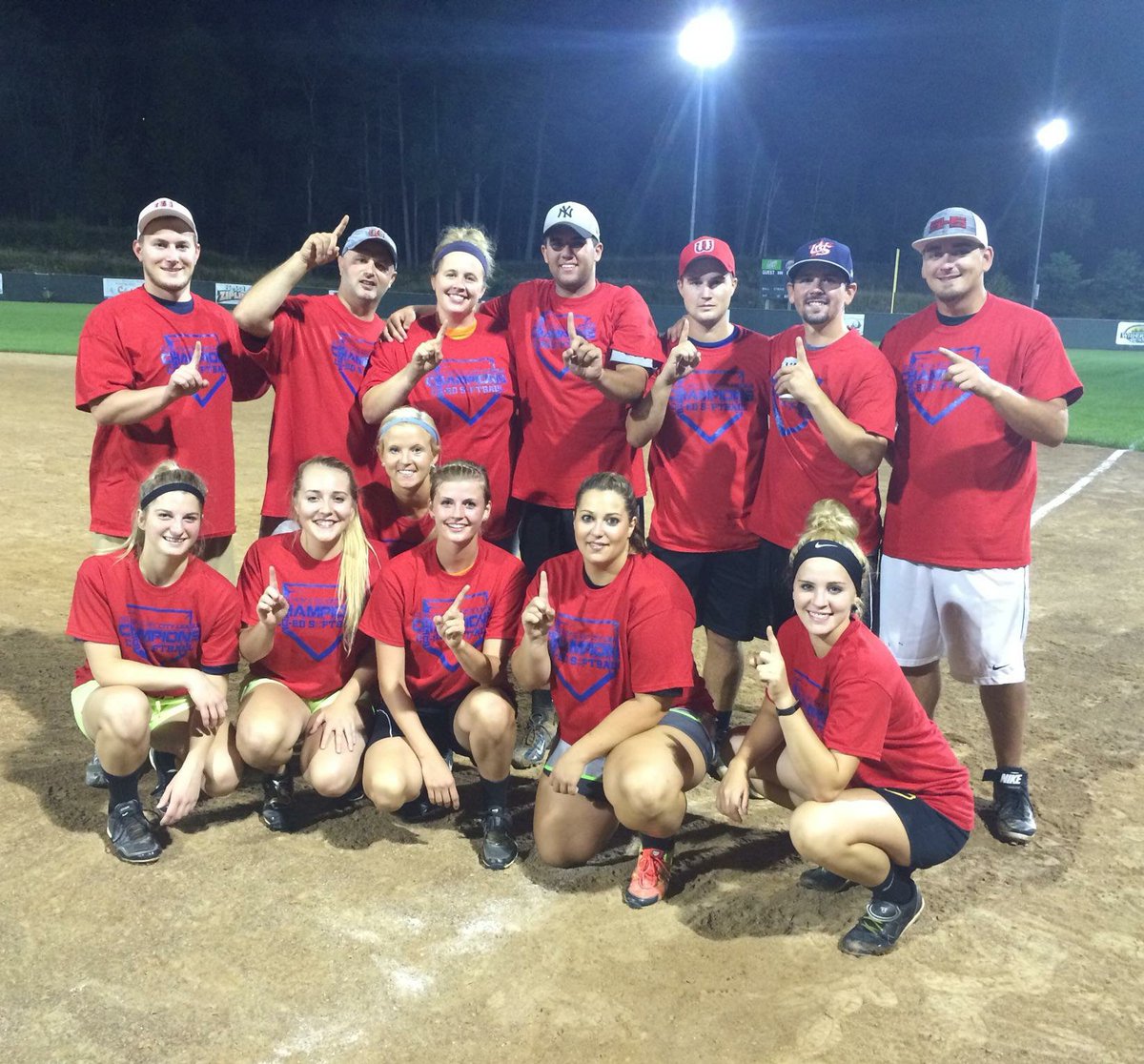 WoodsideSports's tweet photo. Team Woodside is the 2016 Wisconsin Dells Adult Coed Softball Champions! https://t.co/8Irh0EwsWm