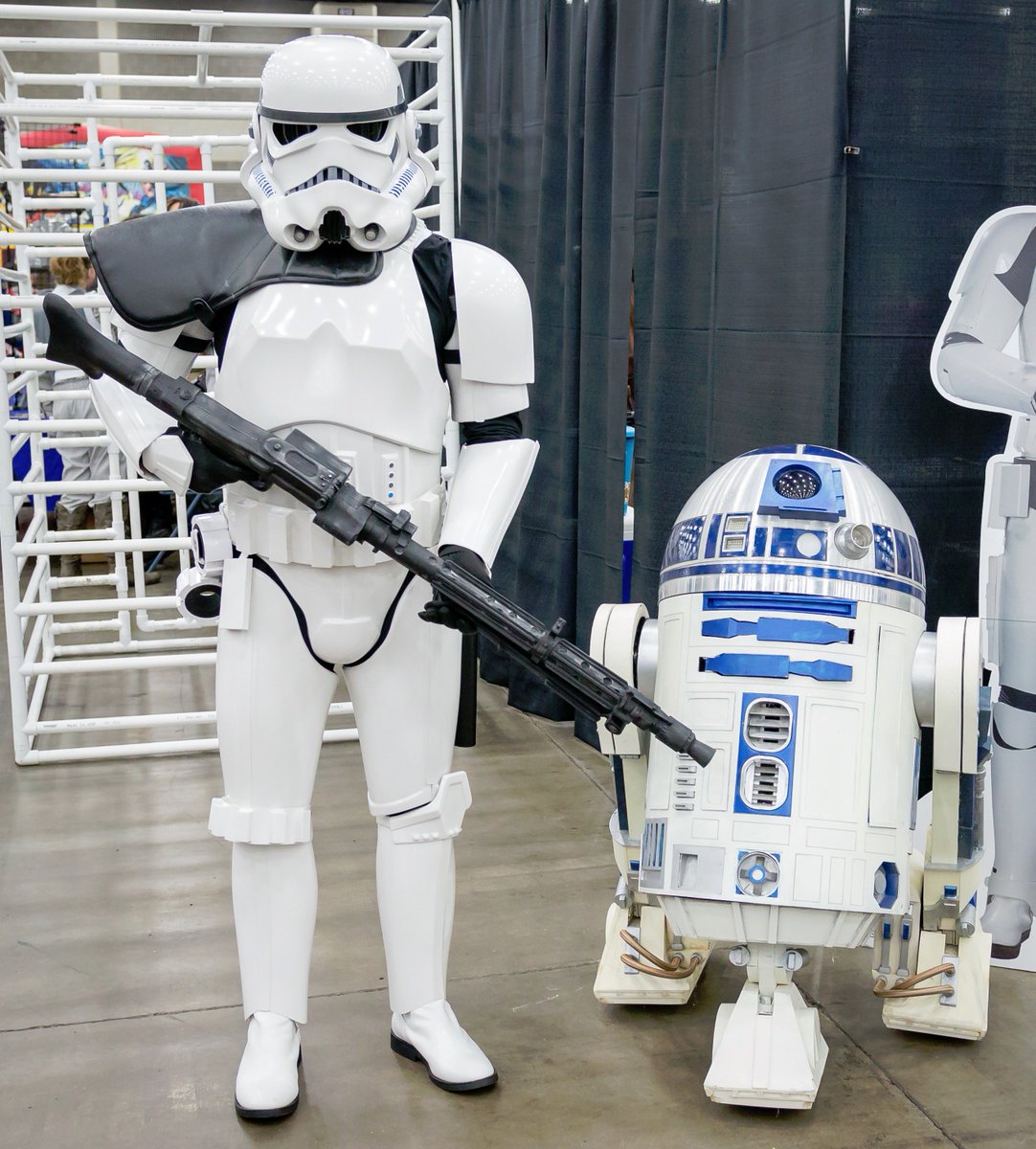 what_the_Fstop's tweet photo. Next stop: #ChicagoWizardWorld #cosplay #501stLegion #SlaveLeia #SlaveAriel #stormtrooper #pewpew https://t.co/c9Mjm2UC9g
