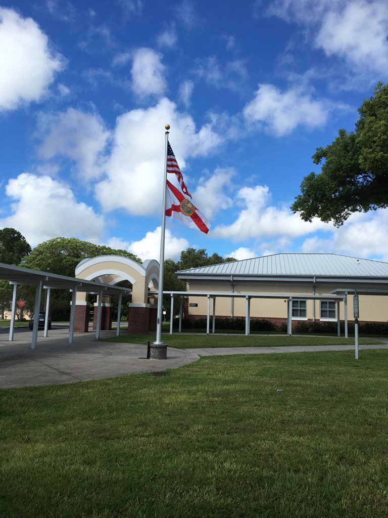 mrsCoach14's tweet photo. New flags looking great @rbsms https://t.co/r4rr8unAmB