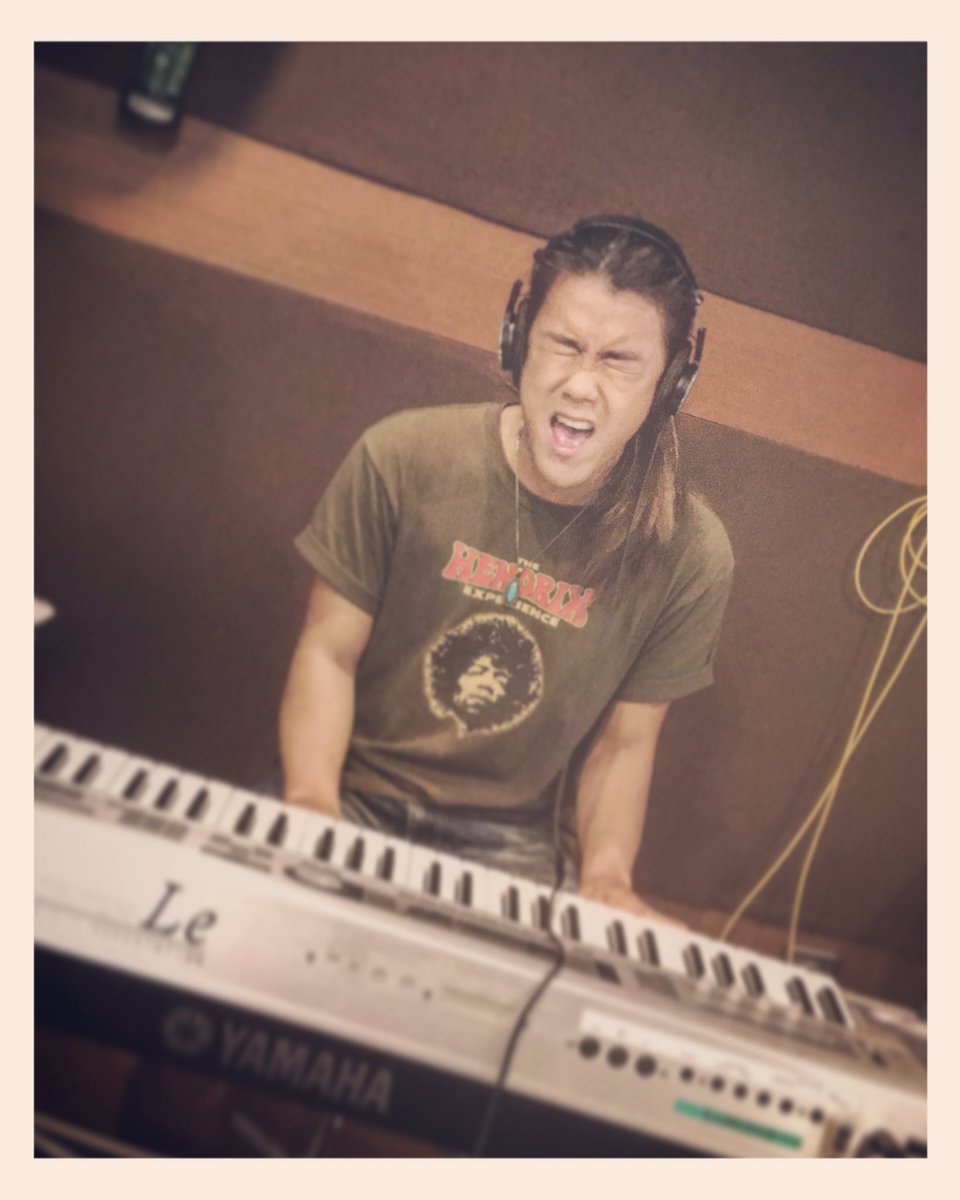 MAURICIOkenta's tweet photo. やーーまん！
昨日よりミュージカルの楽曲REC！
気持ちが入り熱演するヘンドリックス♪
ミュージカルの曲を2人で担当しております！
我らのジャンベ小僧が久しぶりの役者！
10/1,2に座•高円寺にて！
まだまだレコーディングは続く！ https://t.co/wZpwC3qExu