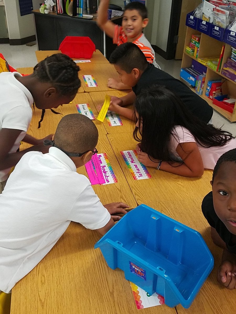 NnekaPink's tweet photo. Students working in groups to put the story of the week in order! @OakleyTigers https://t.co/1P5ySDkbBz