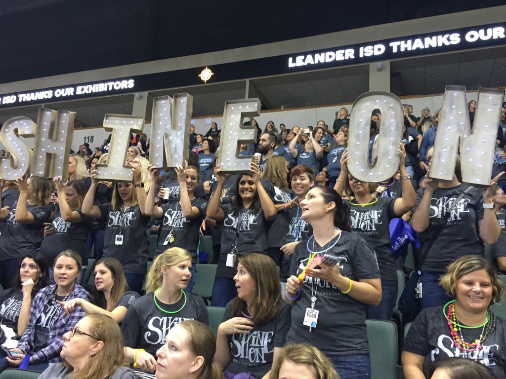steve_principal's tweet photo. #ReaganRays love our neighbors @Rutledge_Elem and their enthusiasm - they are pumping us all up! #MyLISD #culture https://t.co/AvuCwHKuqN