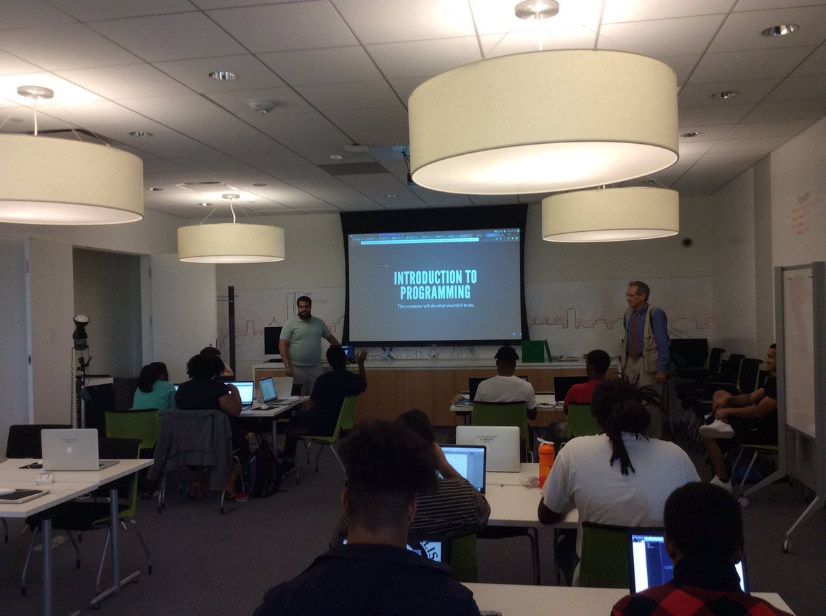 DamonCoxinnov8's tweet image. Morning at @resilientcoders with instructor @leonnoel. #colorfulcoding #introtoprogramming