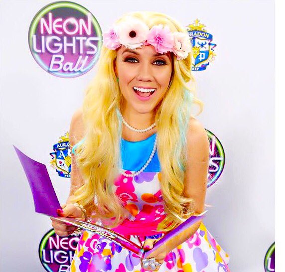#NewAvi I'm ready to glow #NeonLightsBall #APRPG