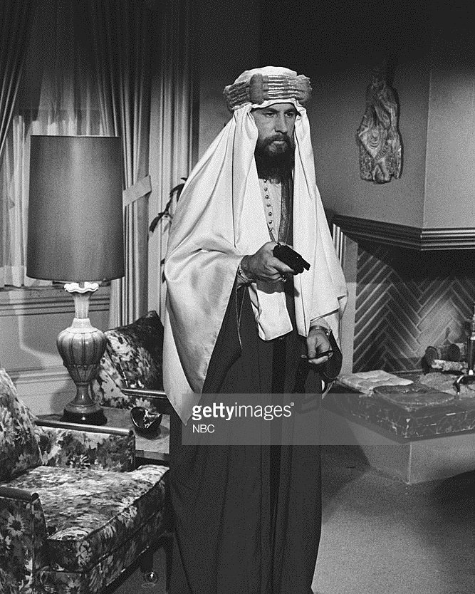 GetSmartFans's tweet photo. #DonAdams on the set of #GetSmart 'The Man from YENTA' S2E21 1967. π¬ #MaxwellSmart #ArabianPrince #SecretAgent86 https://t.co/eishxX0PMS