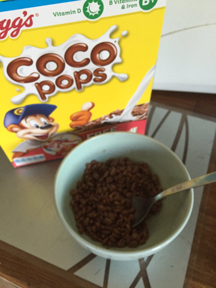 _LloydyT's tweet photo. Just ate 3 bowls of cocopops then ran out of milk... So have to eat the 4th bowl dry👌🏻 https://t.co/Bmq8IwlEHu