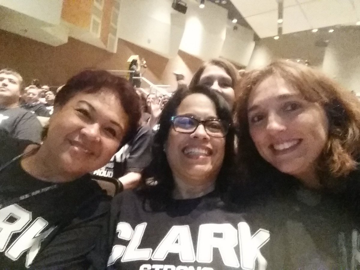 Clark_Spanish's tweet photo. #ConvoSelfie https://t.co/OhR2XDxWVE