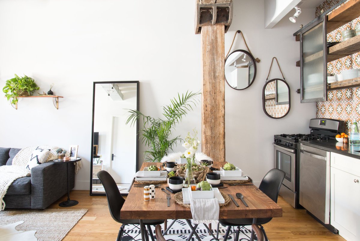 methomemag's tweet photo. Exposed beams &amp; open shelving in a kitchen by @homepolish designer @beckymshea. For more: https://t.co/ETjY6FV8wM https://t.co/CVriXEXgHN