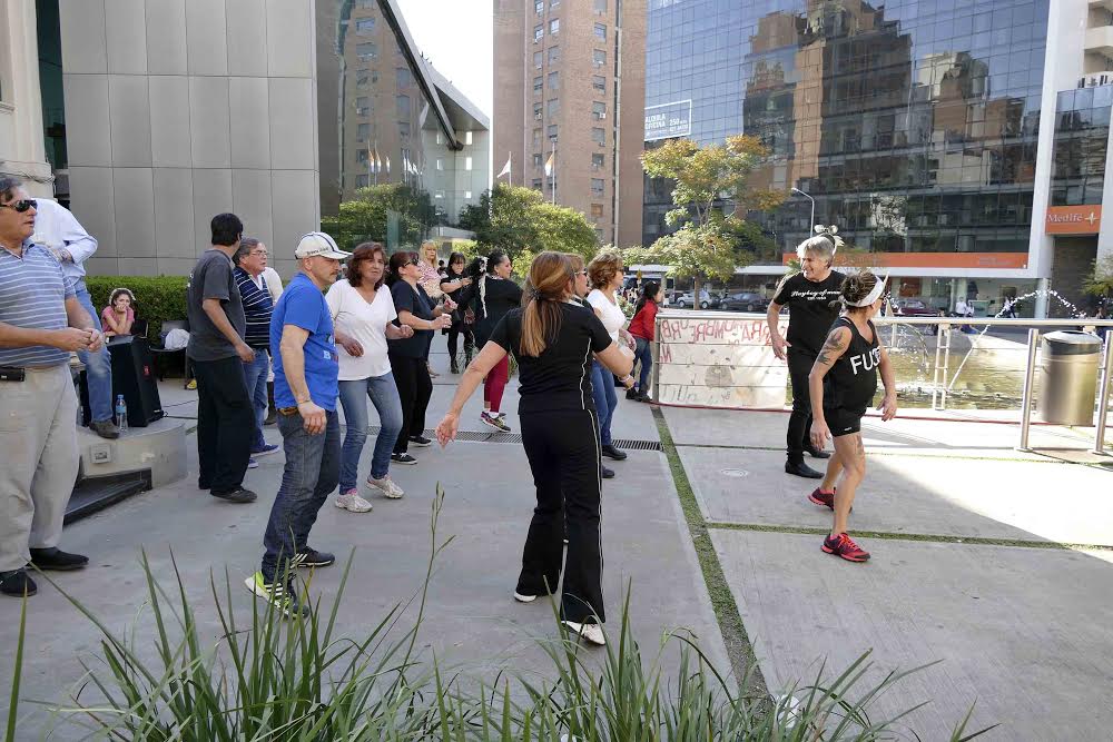 AgCbaCultura's tweet photo. ¡Bailar para estar bien! #Discoterapia todos los sábados en @PaseoBuenPastor ¡Te esperamos! https://t.co/fl3WAz0IDt