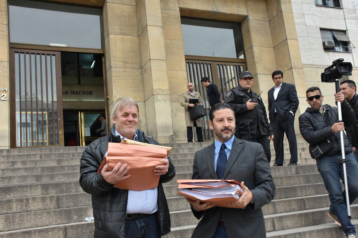 gustavomenendez's tweet photo. Me presenté con @gVeraLaalameda a denunciar por Lavado y Enriquecimiento Ilícito al ex Intendente Othacehe #Justicia https://t.co/UikhibnhuI