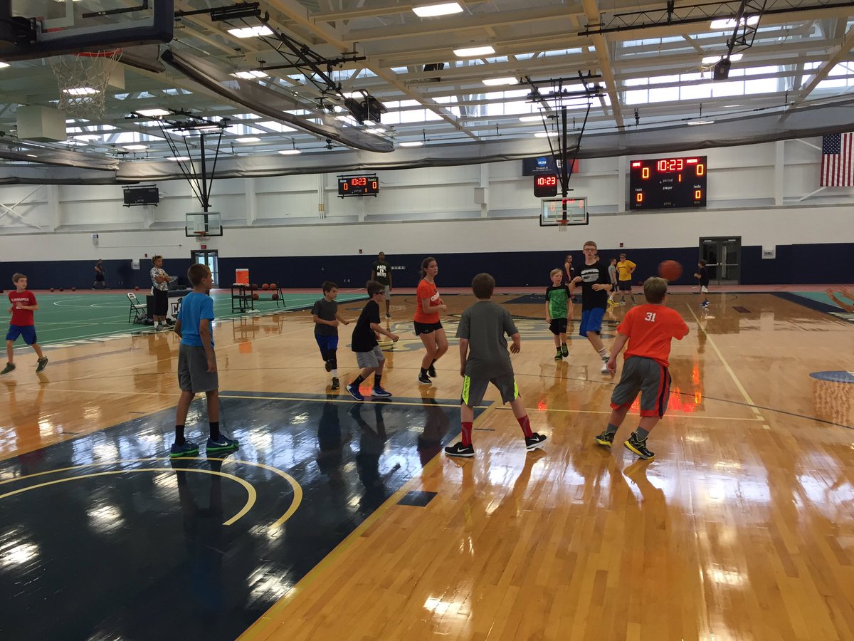 CoachBPThompson's tweet photo. Day 2 of the @RoosHoops End of Summer Skills Camp is winding down with some 5 on 5. #RoosNation #RoosRisin https://t.co/d0f6qkpxmY