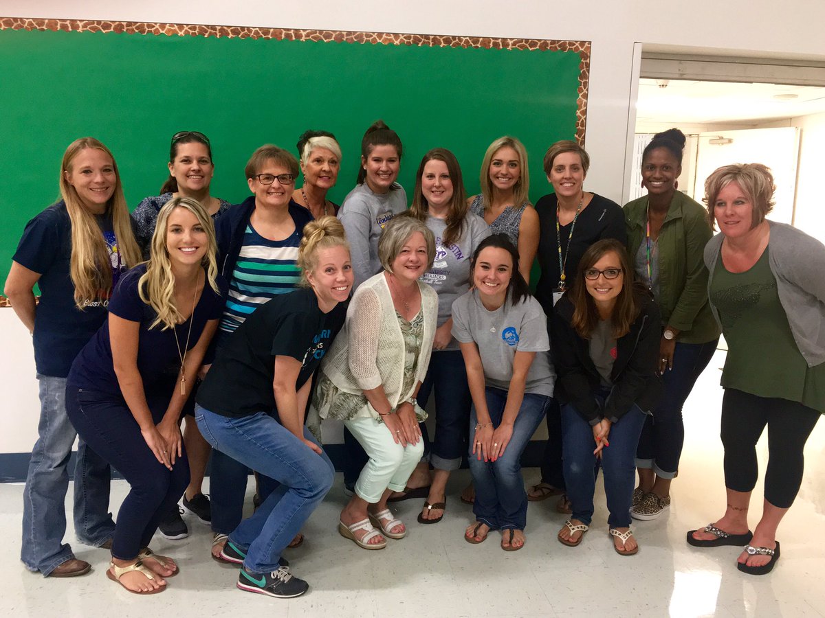 MrsFalconeSLE's tweet image. 2nd &amp;amp; 3rd Grade coming together to SHINE! #DWEeagles
