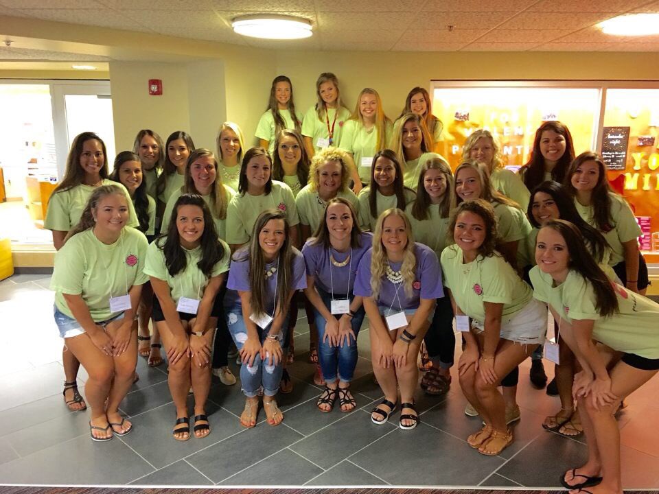 Taylorcheyanne2's tweet image. Sisterhood Day💚🌺 #PittState #Backpackingbabes #SisterhoodDay 
@2020PittState