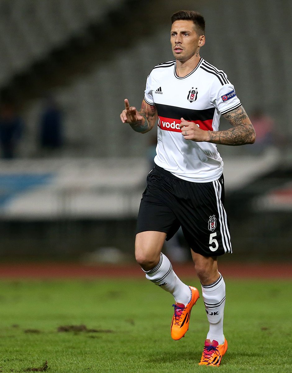 MilanUpdate's tweet photo. Resmi: Jose Sosa bergabung dengan Milan dengan banderol transfer €7.5jt https://t.co/BTwSYE9DDH