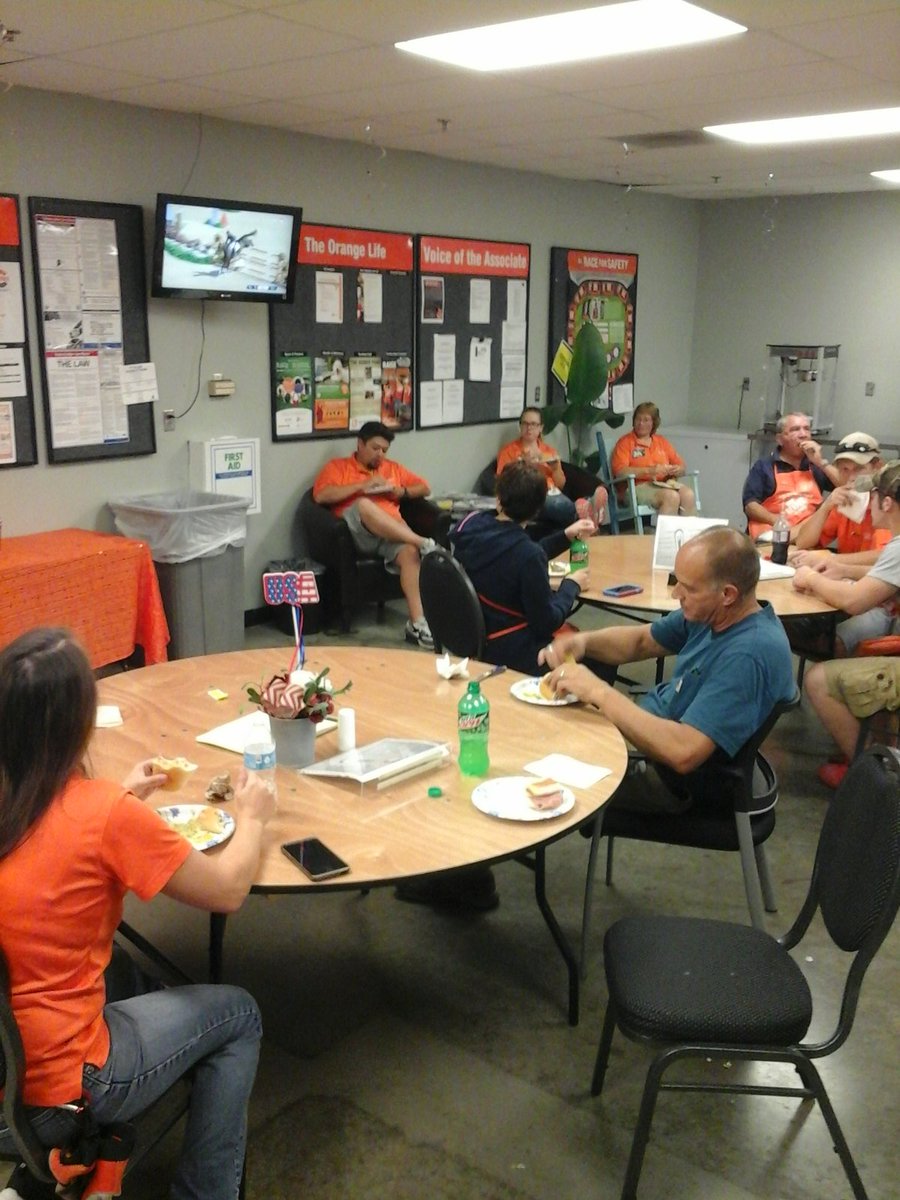 Another Met/Store Partnership celebration. # Auburn rocks #partnership #thisishowweroll @D179MET <a href="/AmyMETMidwest/">Amy Santin</a>