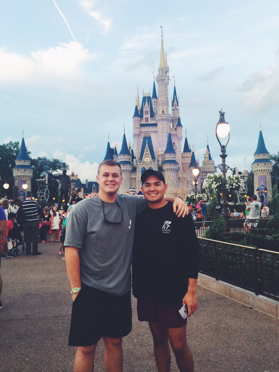 jimmyinthebay's tweet image. hbd 2 this guy- from cfa to Disney to Winshape thx for being a gr8 friend &amp;amp; the crazy friend tht u are. #youneedtogo