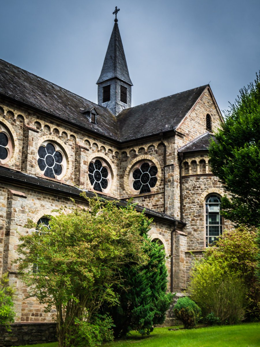lp_reinhardt's tweet photo. Die #Pfarrkirche St. #Laurentius steht im #Siegtal in #Windeck #Dattenfeld und wird auch #Siegtaldom genannt. #NRW https://t.co/Ux7oeVa0Cg