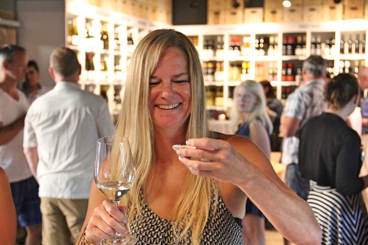 bcurbanwines's tweet photo. CONTEST!  Win tix to #Summeronthehalfshell this THURSDAY. Tell us fav wine pairings on FB. https://t.co/dIfamjhlmo https://t.co/75QUB7rOf3