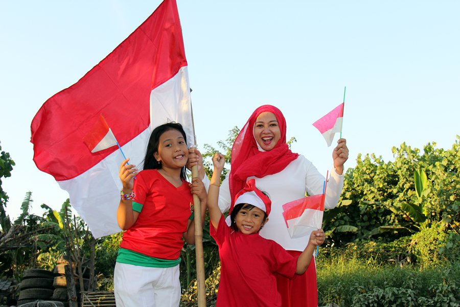 JasmineEla's tweet photo. Keceriaan keluargaku menyambut Hari kemerdekaan RI ke-71, tak takut kuman karena ada @NuvoFamily #MerdekaDariKuman https://t.co/PdMY0H0Igy
