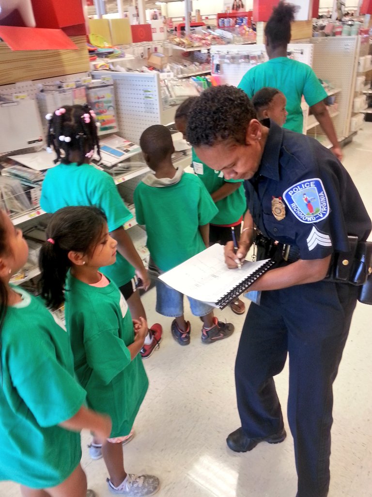 RPDCares's tweet photo. @RPDOfficerChris @RPD_Wife @YMCARichmond Shop With A Cop 2016 #BackToSchoolInStyle #RVA Thank you for your support https://t.co/FKqAO4Y14p