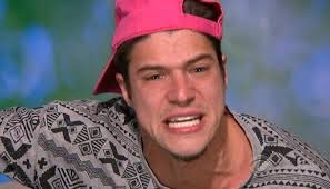 selfevict_'s tweet photo. Chanel VS Walmart: #BB18 https://t.co/tA2JVSxbJK