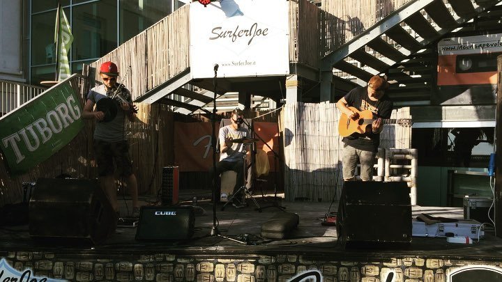 thetroublenotes's tweet photo. #soundcheck @surferjoediner #surferjoediner #livorno #twitter #livemusic #violino #chitarra #percussionista #thetro… https://t.co/HPQGgMcRwR