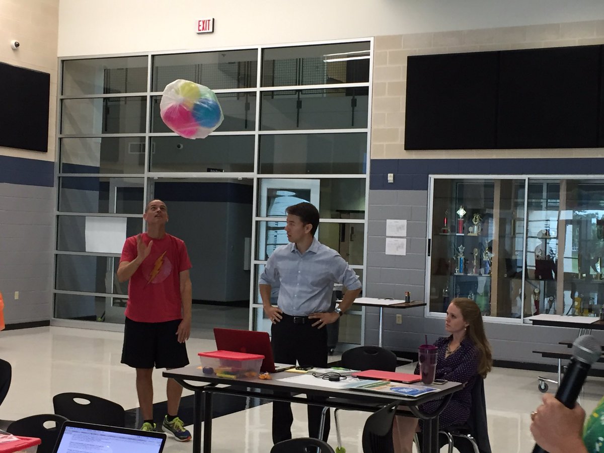 ThakurMichael's tweet photo. Discussing how we can meet the needs of all learners.
#srmsthrive https://t.co/tx06b9qAny