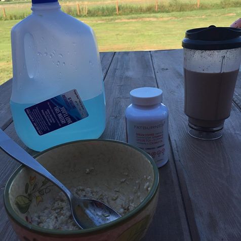 plus_brands's tweet photo. #Repost
・・・
How I start my day every morning. My oats, egg whites, protein shake and my #fatburnerplus. https://t.co/1yhRBLaJ3e