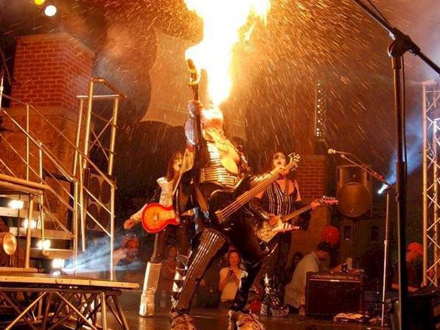EventsFlashback's tweet photo. Prepárate para disfrutar de un concierto inolvidable en Panamá #KISS #Strutter #FlashbackEvents #RocknRoll https://t.co/QmWAY71jYV