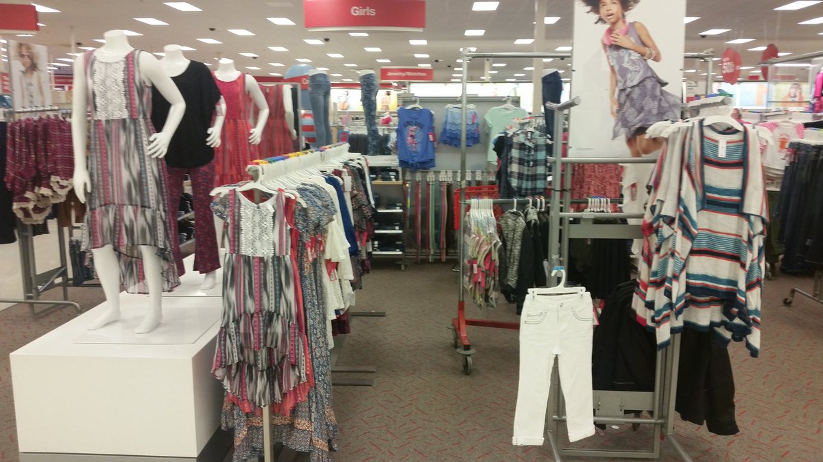 fabfrugal_12's tweet photo. A lil Strikepoint 'refresh' @nwilliamsUNC @TargetYogiSteph @t1824 #VisualDiva #merchandisingislyfe #thisiswhatIdo https://t.co/Ak0TwBm0Gx