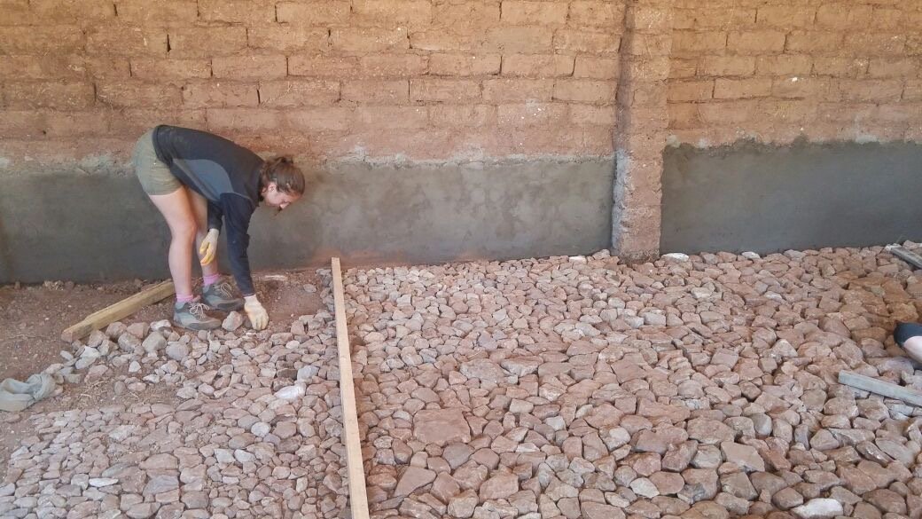 campperu's tweet photo. Our #volunteers in their #gapyear working hard on the dinning room for the school at Camp Titicaca 💪🏽☺️ @CampsInt https://t.co/DMKoEiLhjR
