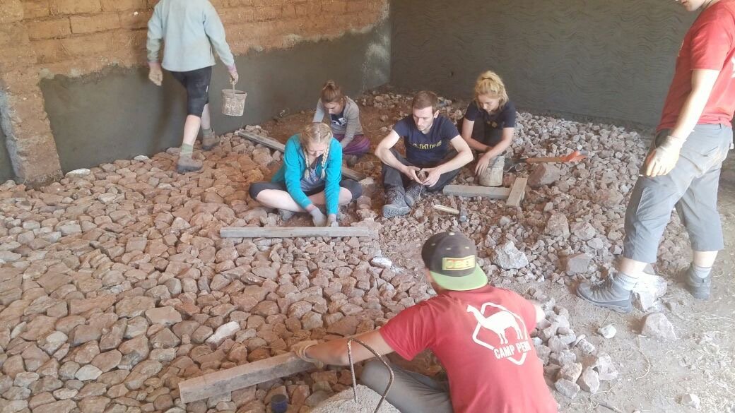 campperu's tweet photo. Our #volunteers in their #gapyear working hard on the dinning room for the school at Camp Titicaca 💪🏽☺️ @CampsInt https://t.co/DMKoEiLhjR