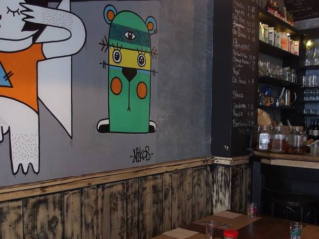 timeoutparis's tweet photo. Mangez bio, écoutez électro ! Tel est le crédo de @lapetitechauffe https://t.co/ou8e6deguu #bar #paris10 #apéro https://t.co/YLPU62dLAw