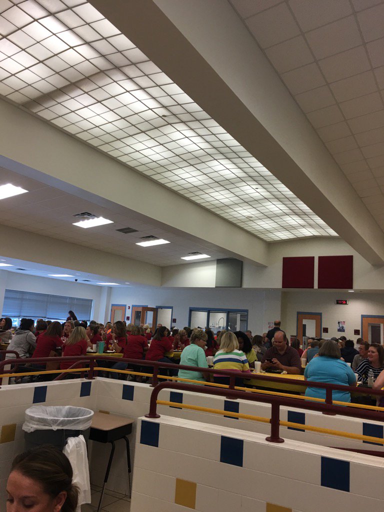 Vstephenson06's tweet image. Lunch might need to be longer because everyone is tweeting instead of eating. #FISDlearn