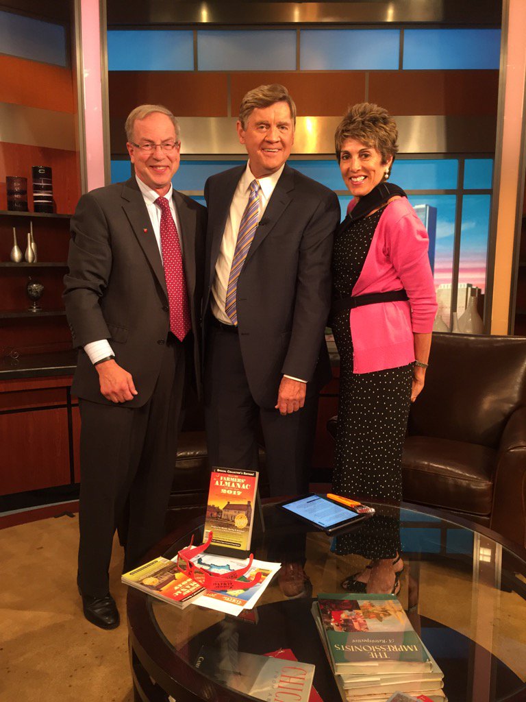LiliaChacon's tweet photo. Talking @FarmersAlmanac w editor Peter Geiger and @WGNNews @SteveSandersWGN. Hard winter coming. #greenmarkpr. https://t.co/x0O0L4ANyl