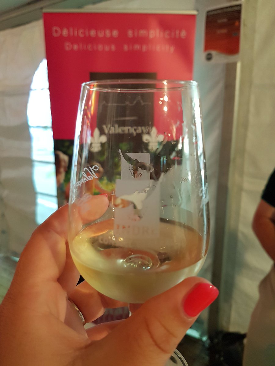 Barbara_Gest's tweet photo. On commence la soiree par une degustation 🍷#Darc2016 #Darc2016xOrange https://t.co/B00OfqZRyr