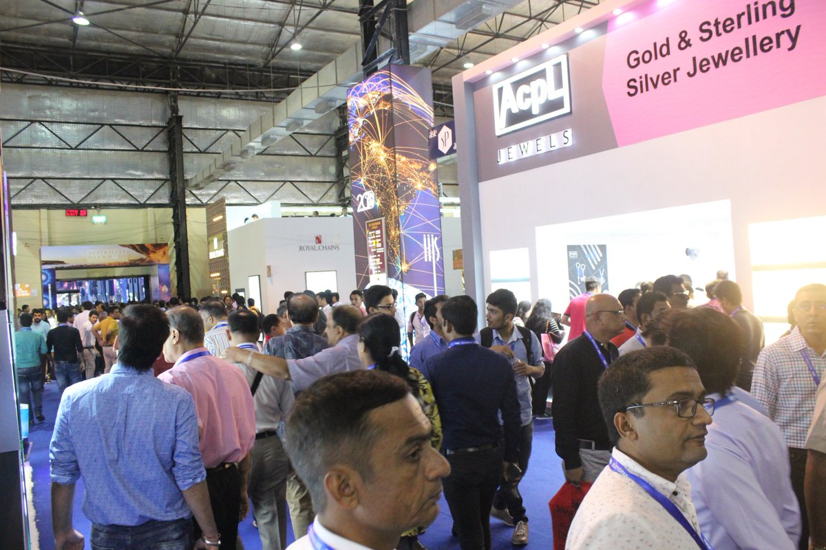 GJEPCIndia's tweet photo. As India International Jewellery Show 2016 comes to an end. Catch a glimpse through this 5-day show. #IIJS2016 https://t.co/oliD5bN6g1