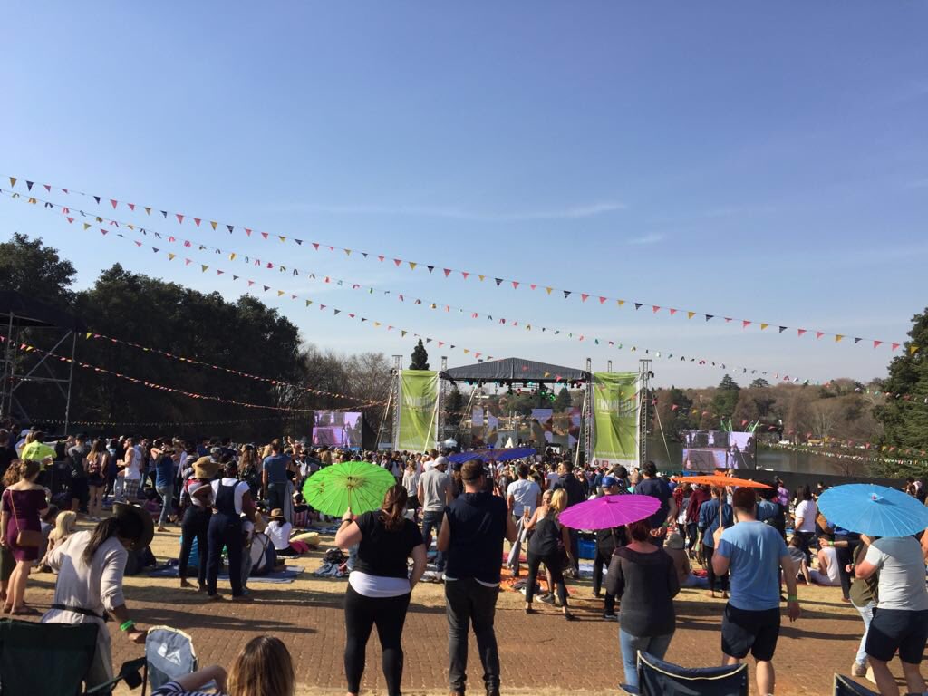 EmmarentiaLive's tweet photo. Give us a RT if you're in the #EmmarentiaLive crowd!😁 https://t.co/FnihbQoITU