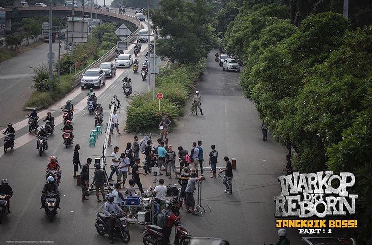 VinoGBastian__'s tweet photo. Suasana syuting DAY1 #WarkopDKIReborn #JangkrikBoss 8 September 2016. Tebak siapa CHIPS yg mejeng diujung atas? 😝 https://t.co/8uvhScnsQU