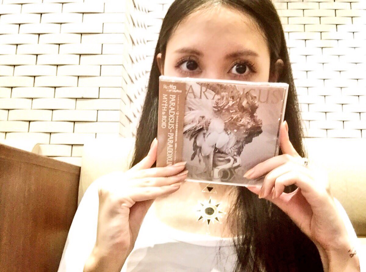 前島麻由 7 27オバロ 8 3異世界おじさん 発売 Paradisus Paradoxum ジャケット 盤面 歌詞カード こだわりが 沢山詰まった1枚だからぜひcdで聴いてね Theater D も必聴 8 24発売 Mythandroid Rezero リゼロ T Co J0rsbz4eq0