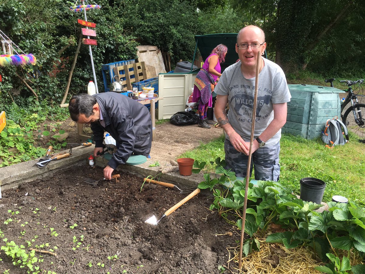 DiggingDeeside's tweet photo. Here's @dazzavision and some of our other dedicated volunteers enjoying the fresh air and gardening! @bernieatto #RT https://t.co/ucR1JnmhsB