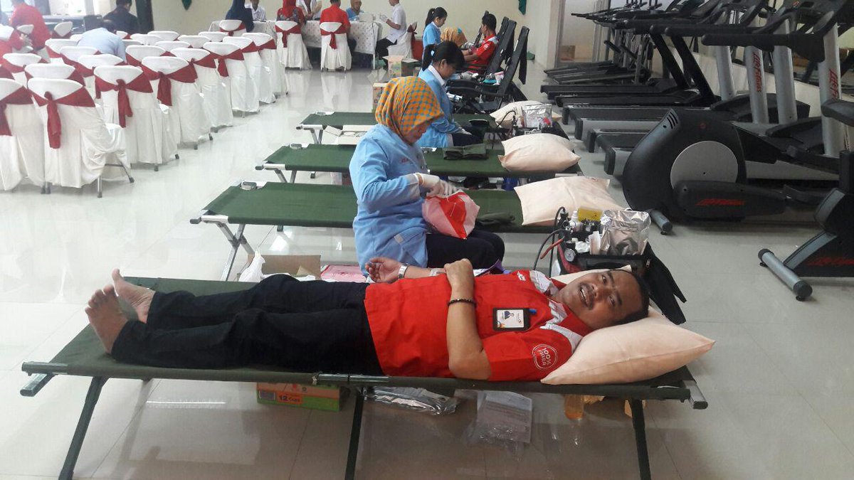 RenyRino's tweet photo. Ayooo..Donor Darah @parwi66 @_funtastic5_ #TelkomFuntastic5 #RNOTREG5 #FaithRNO5 https://t.co/dxm5VxiO2B
